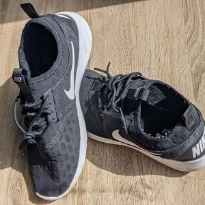 Nike Juvenate Women's Shoe Black/White 724979-009